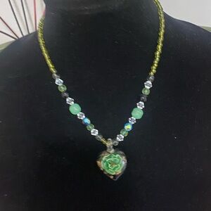 Necklace Green Flower With Glitter Glass Heart Crystal Glass Beaded Claw Clasp